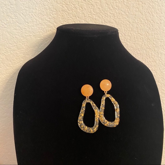 LAST ONE 💕Acrylic beige stone golden leaves - Picture 5 of 6